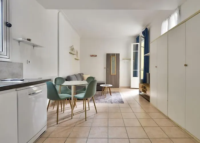 Superbe Studio Vieux Nice 1 Min A Pied De La Plage
