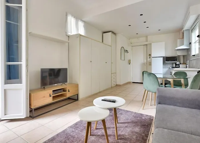 Superbe Studio Vieux Nice 1 Min A Pied De La Plage