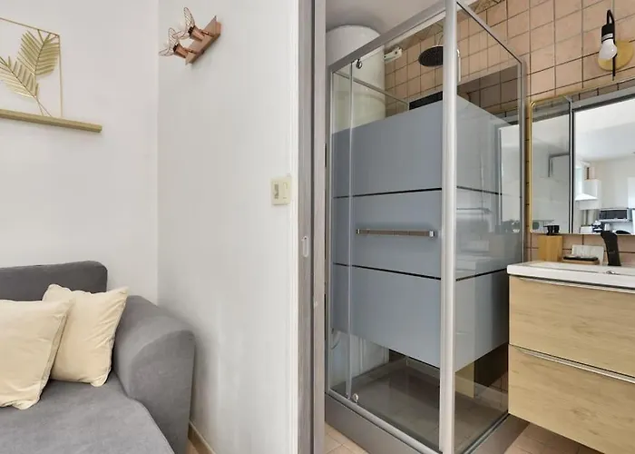 Superbe Studio Vieux Nice 1 Min A Pied De La Plage